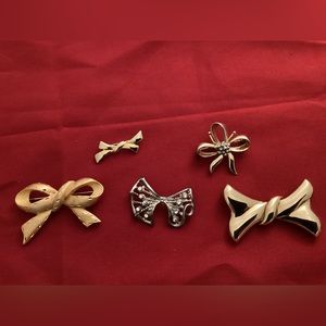 Bows shaped brooches lot